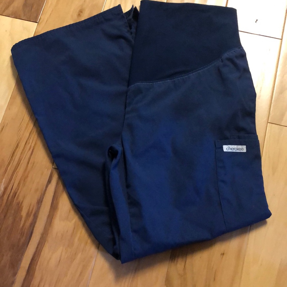 Maternity scrubs